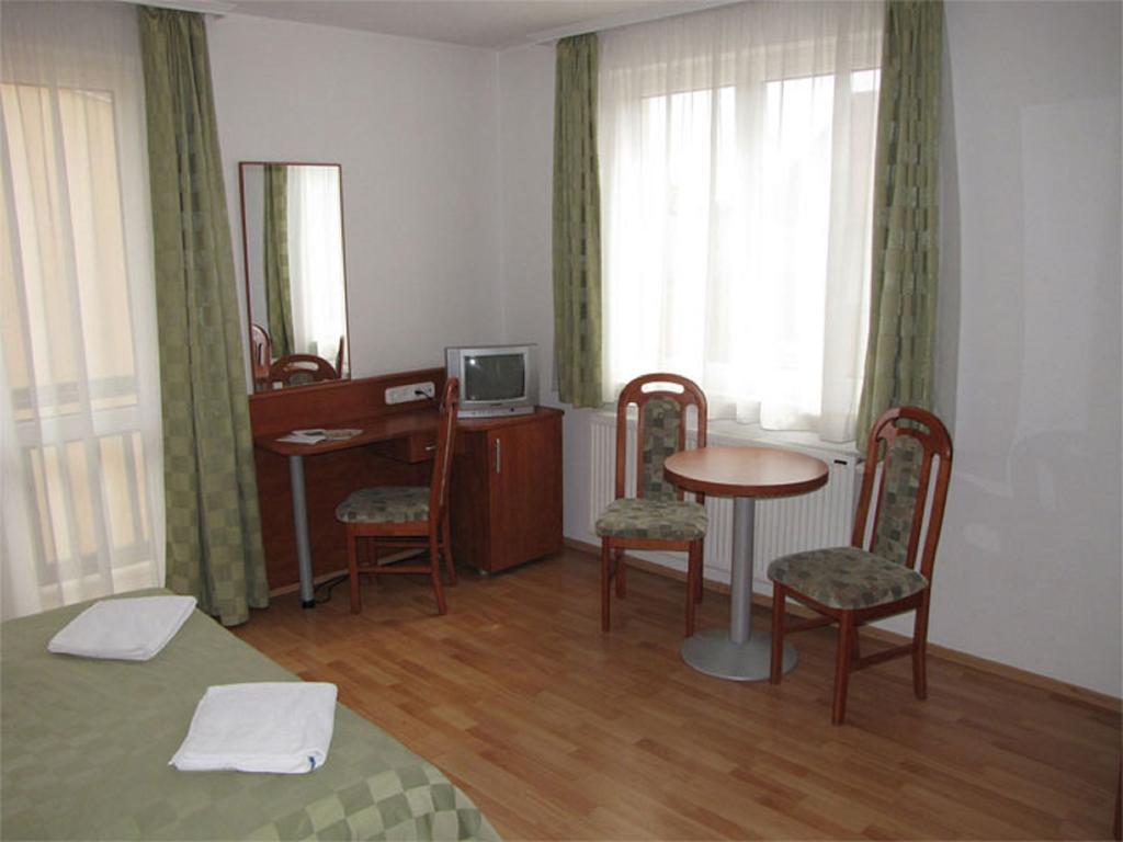 Hotel Kristaly Hajduszoboszlo Exterior photo